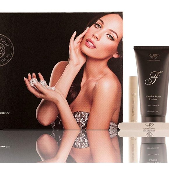 Forever Flawless - Deluxe Manicure Kit - NIB - Picture 3 of 6
